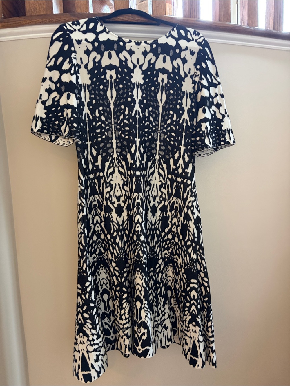 St. John Black and White Patterned Short Sleeve Dress